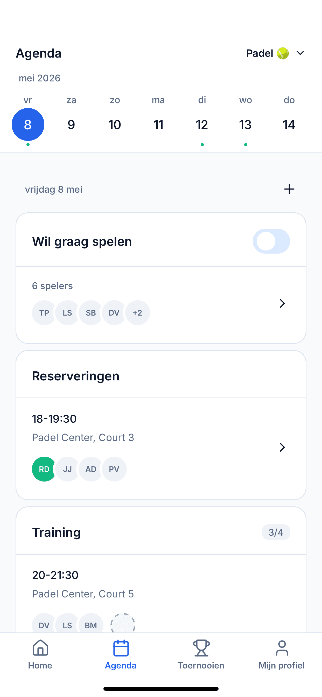 Scherm met groepsbeschikbaarheid waarin spelers als beschikbaar voor een datum staan